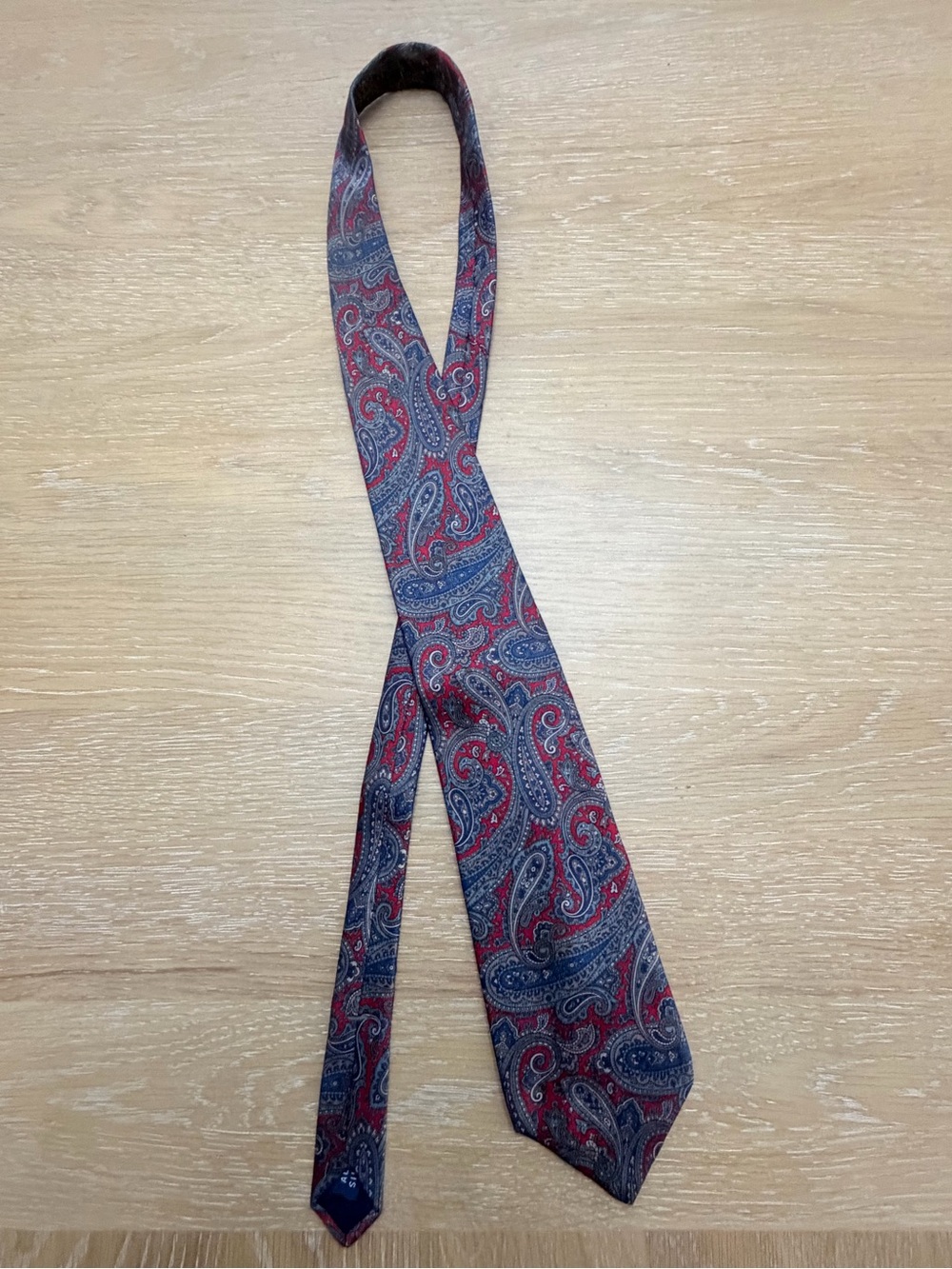 Lord & Taylor The Kensington Collection Men’s Paisley Tie Red Navy Blue - Picture 6 of 6